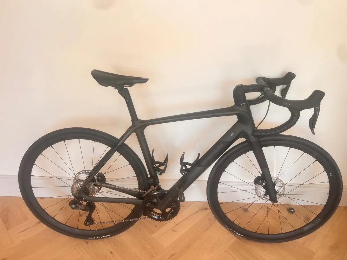 Bianchi Infinito CV Disc Ultegra Di2 - Image 1