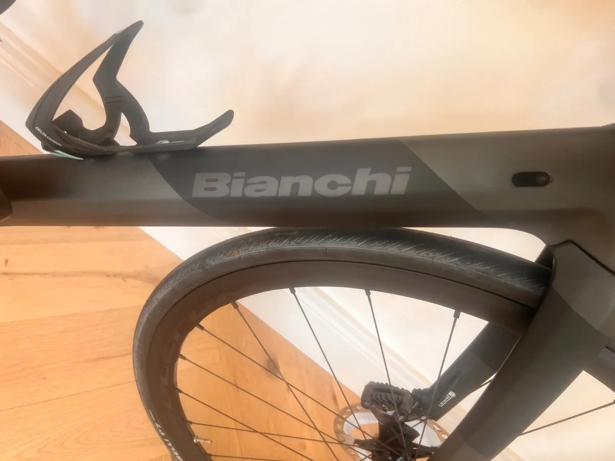 Bianchi Infinito CV Disc Ultegra Di2 - Image 3