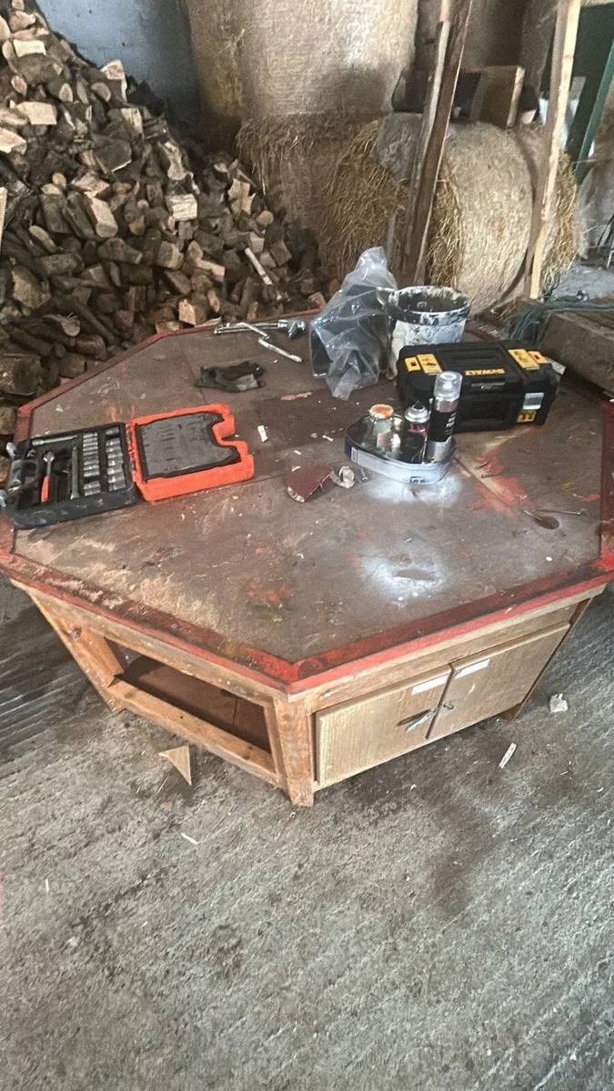 6ft hexagon bench - Image 2