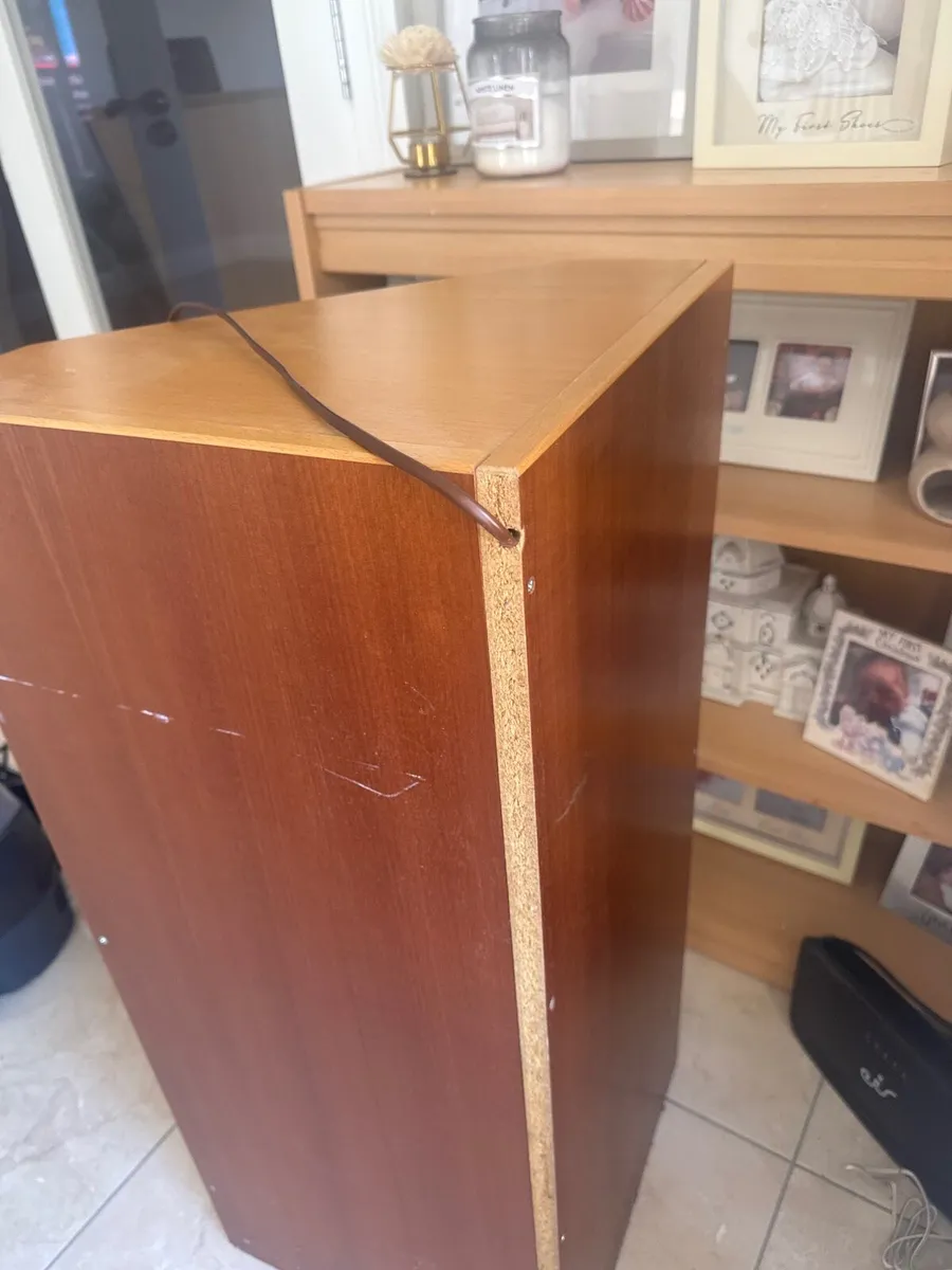 Cabinet with light - Image 2