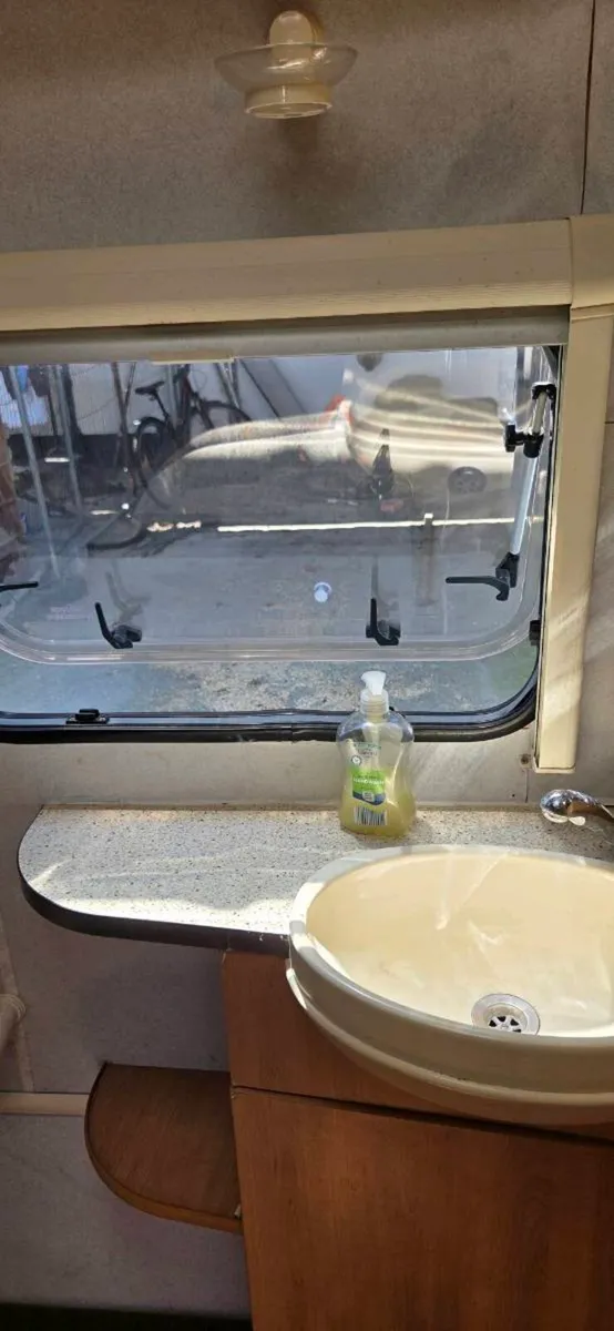Caravan - Image 3