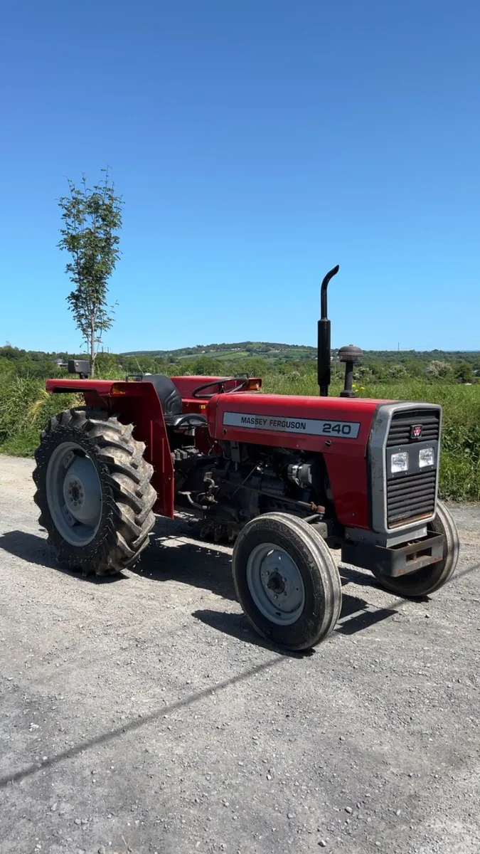 Massey Ferguson 240 - Image 1