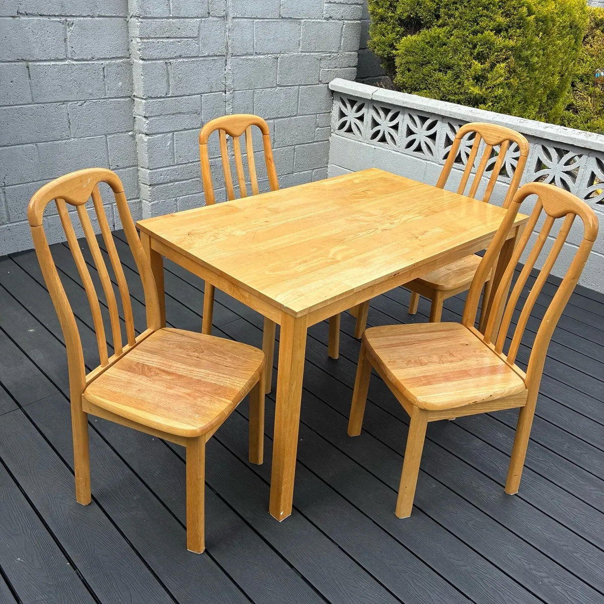 Solid pine table and 4 Chairs - Image 1
