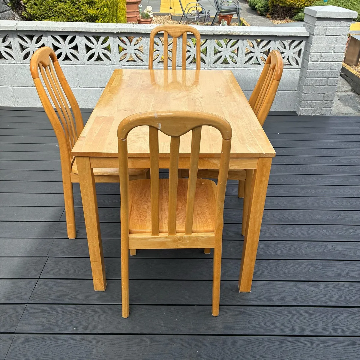 Solid pine table and 4 Chairs - Image 3