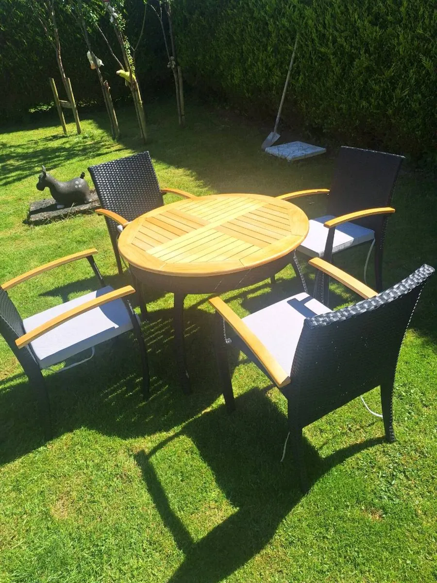 Garden furniture - Image 1