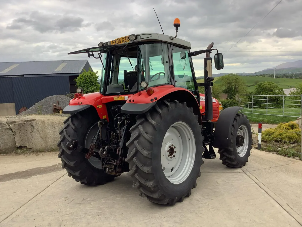 2005 MF 6480 - Image 4