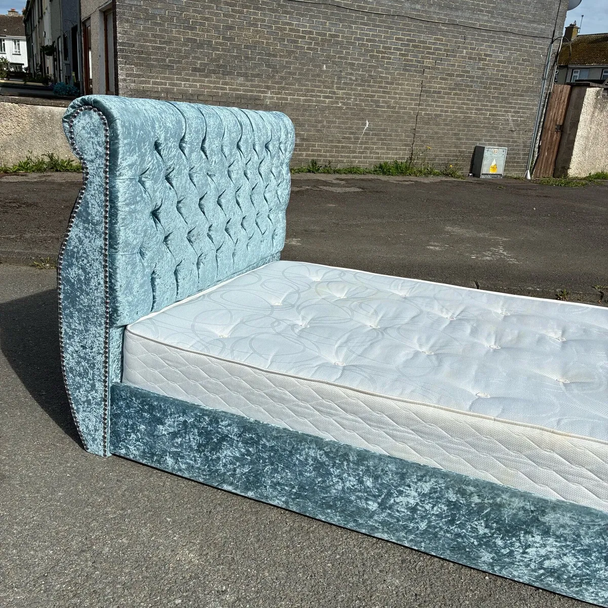 Fab!! Double crushed Velvet Double sleigh Bed €320 - Image 1