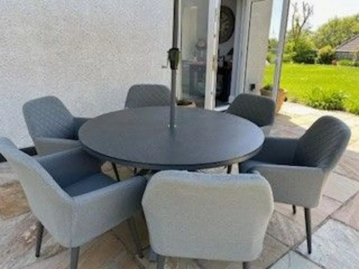 garden table and chairs +umbrella - Image 2