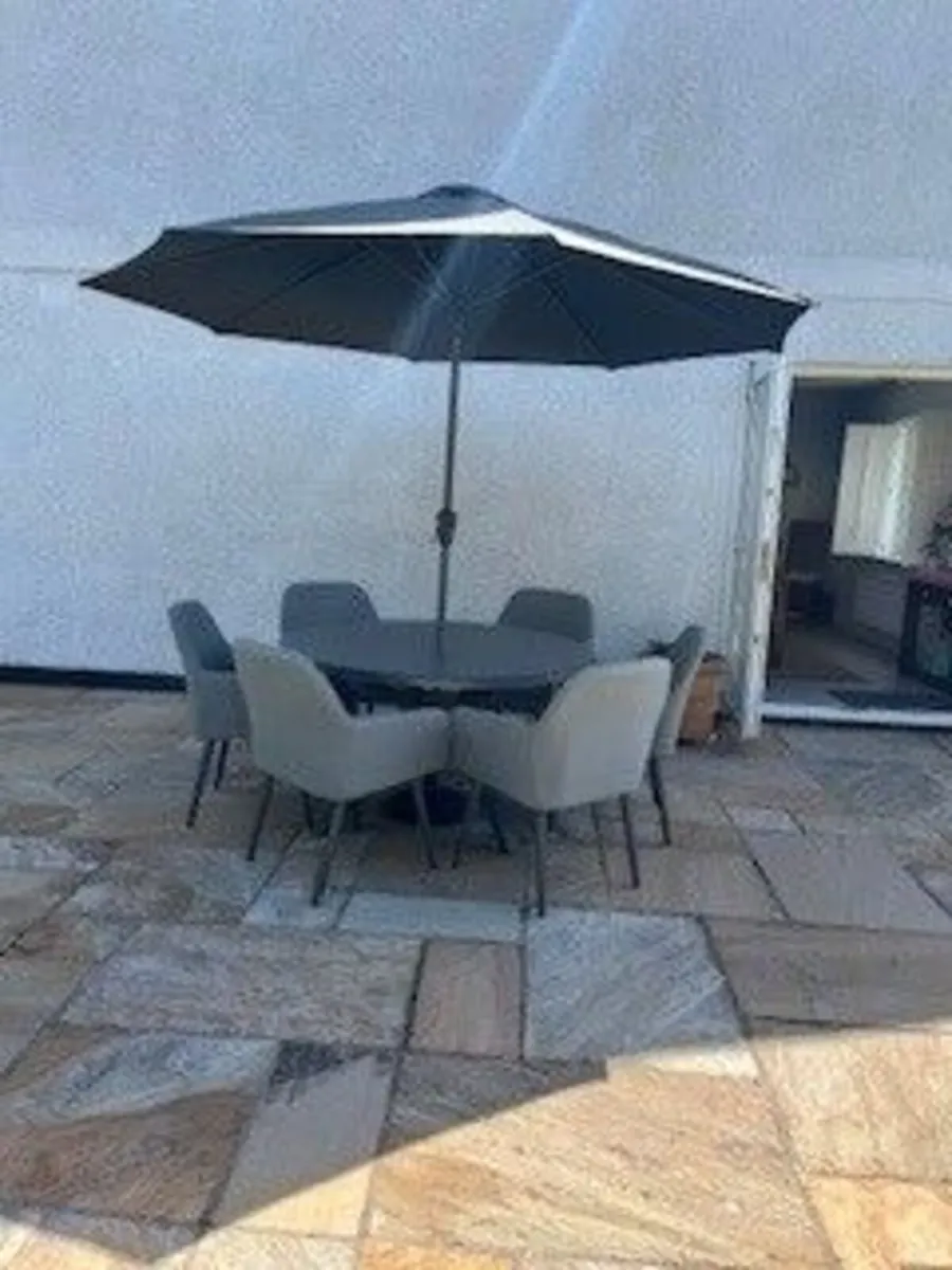 garden table and chairs +umbrella - Image 1