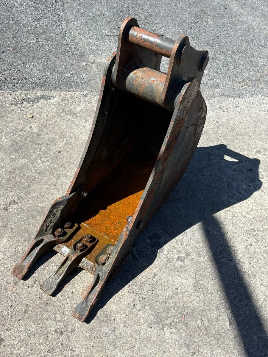 Geith 12” Bucket 50mm pin - Image 2