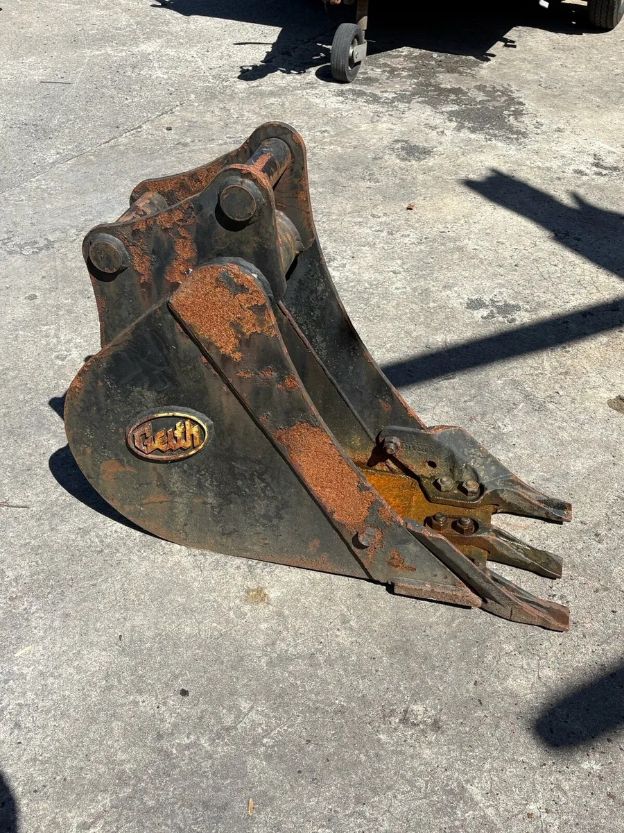 Geith 12” Bucket 50mm pin - Image 1