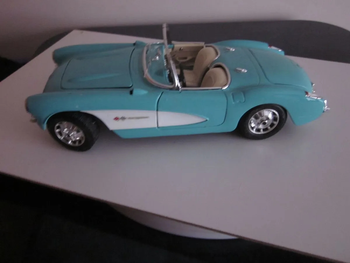 Vintage Burago 1957 Chevolet Corvette Convertible - Image 2