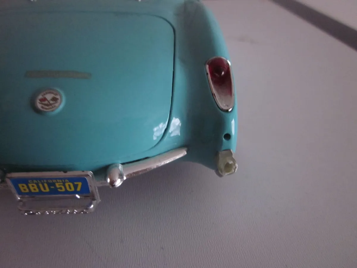 Vintage Burago 1957 Chevolet Corvette Convertible - Image 4