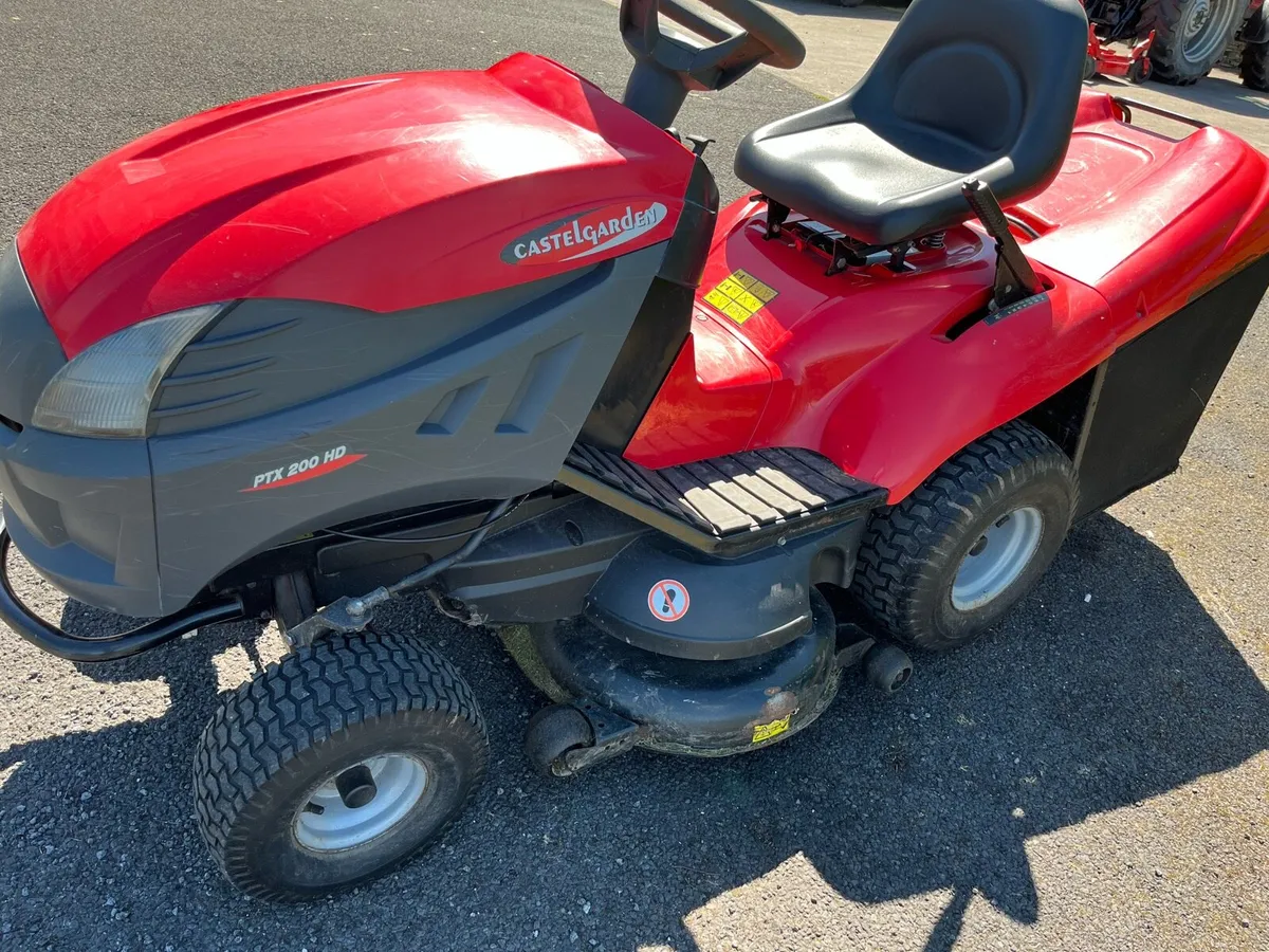 22HP Castlegarden hydro ride on lawnmower - Image 2