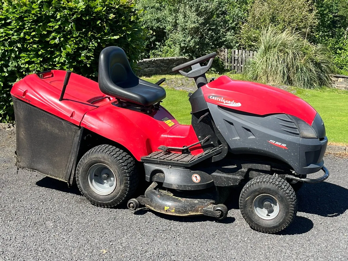 22HP Castlegarden hydro ride on lawnmower - Image 1