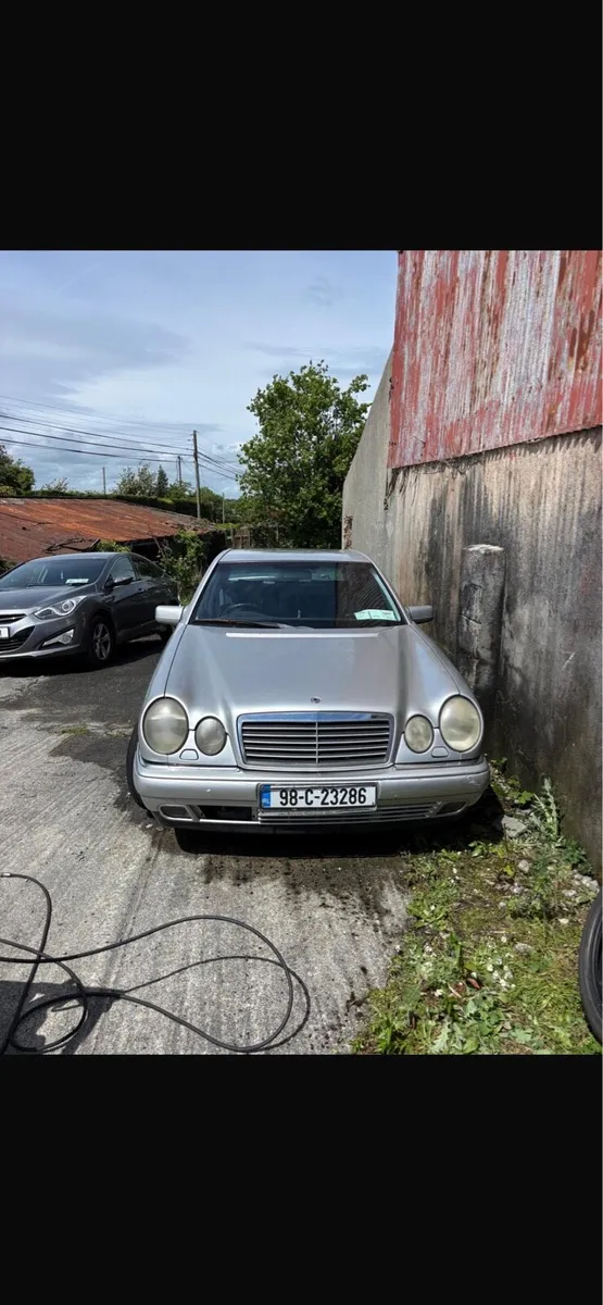 Mercedes E300 Turbodiesel - Image 2