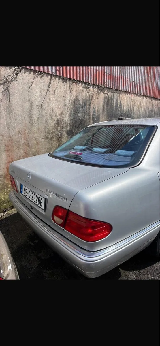 Mercedes E300 Turbodiesel - Image 4