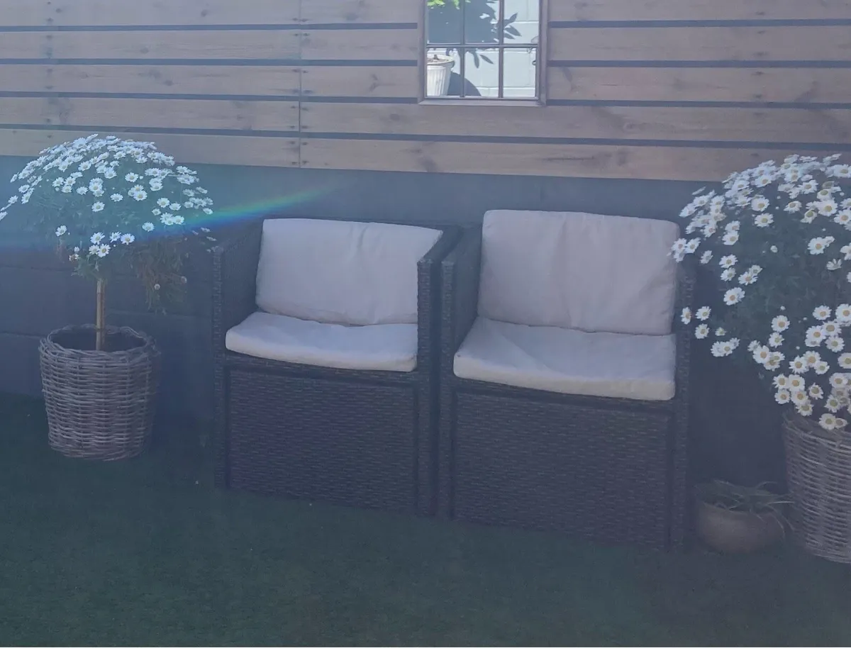 Rattan garden chairs and tables - Image 2