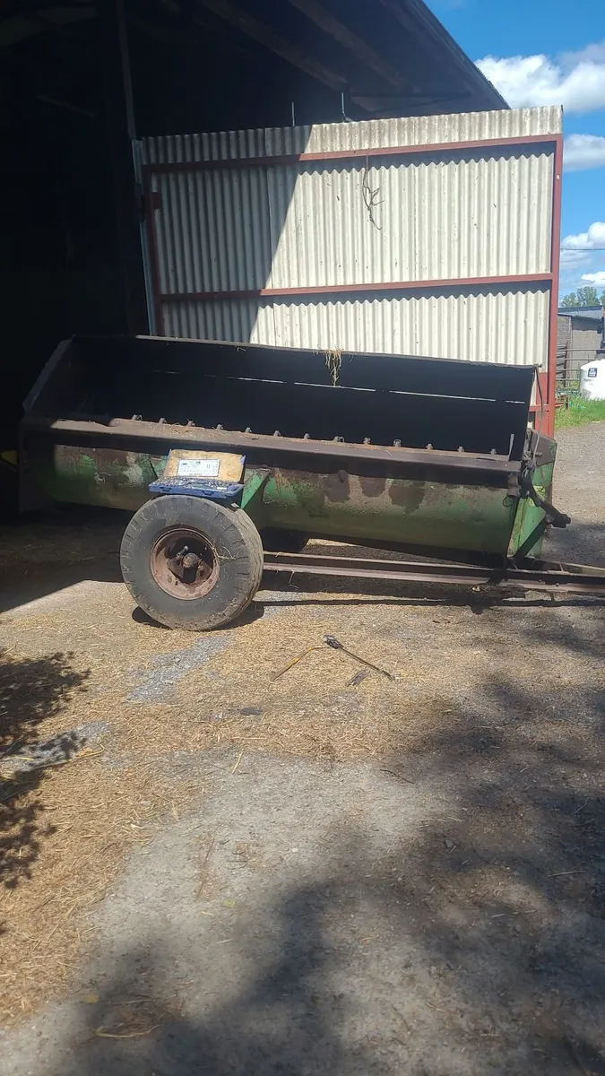 Manure spreader - Image 1