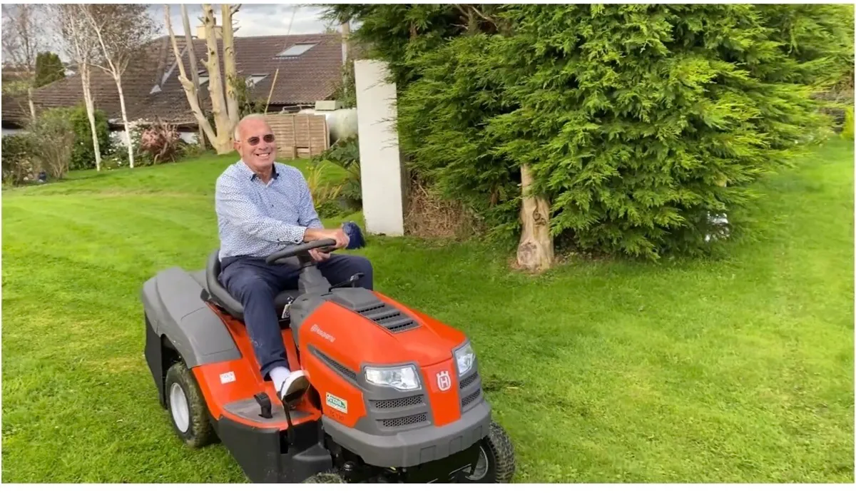 Ride on lawnmower - Image 2