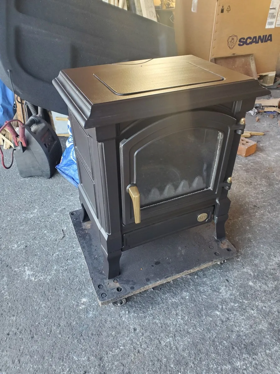 Efel/ Nestor Martin 5kw oil stove demo model - Image 1