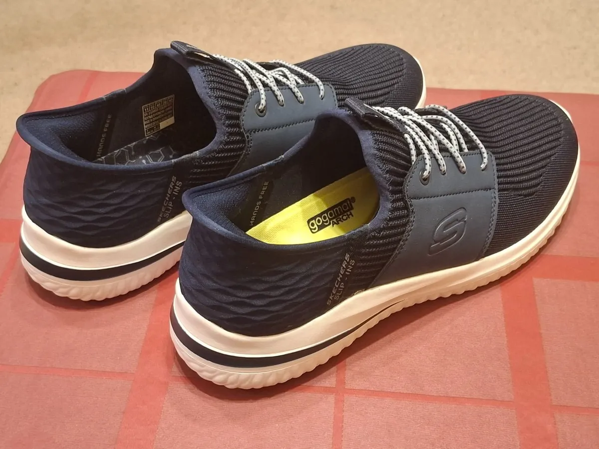 SKECHERS Slip-Ins - Size 9 - Excellent - As NEW - Image 1