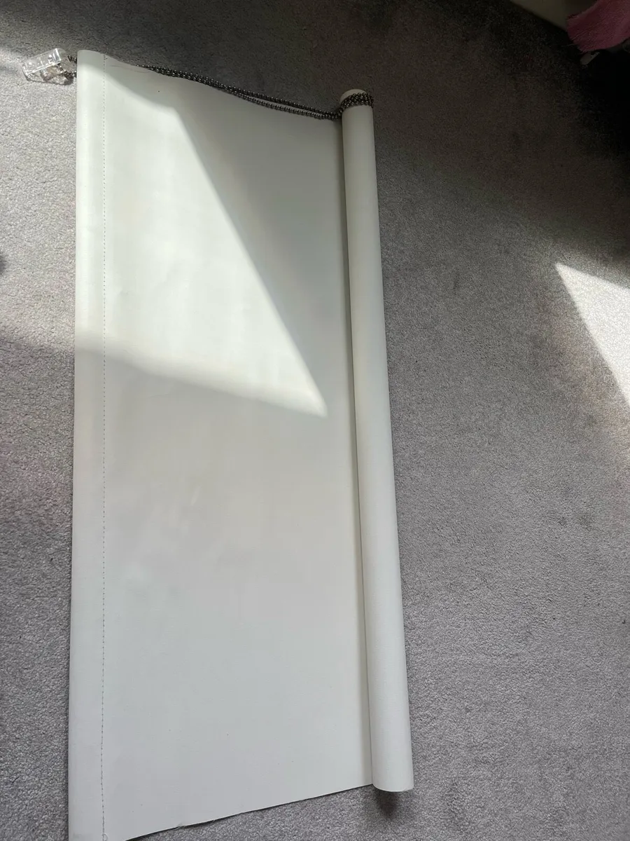 Blackout roller blind - Image 1