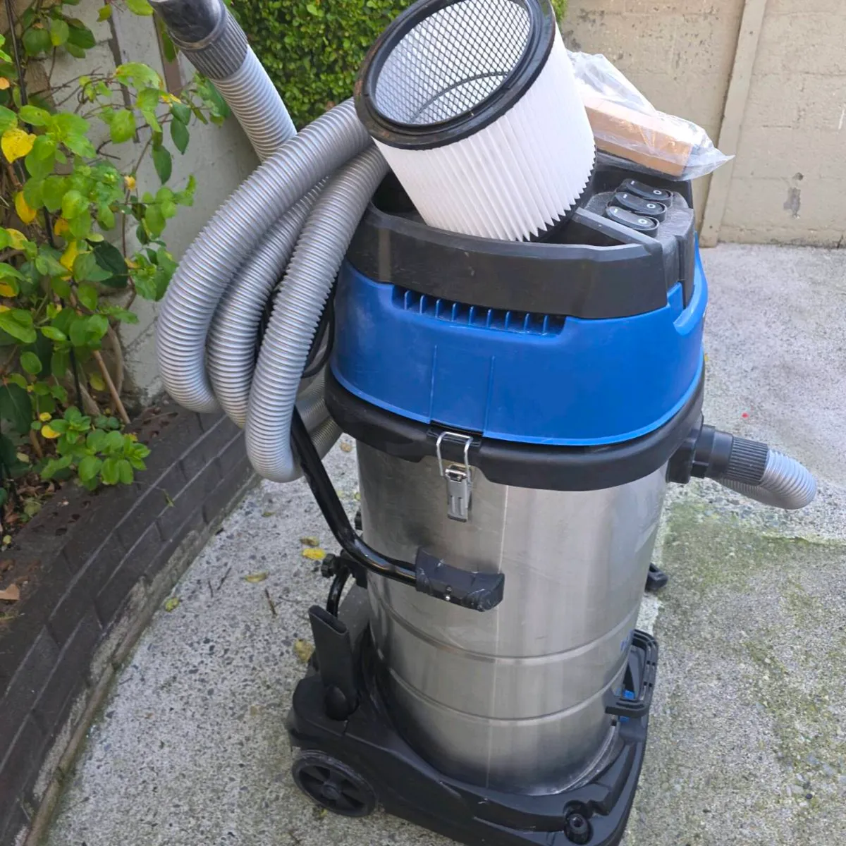 Wet dry vacuum - Image 2