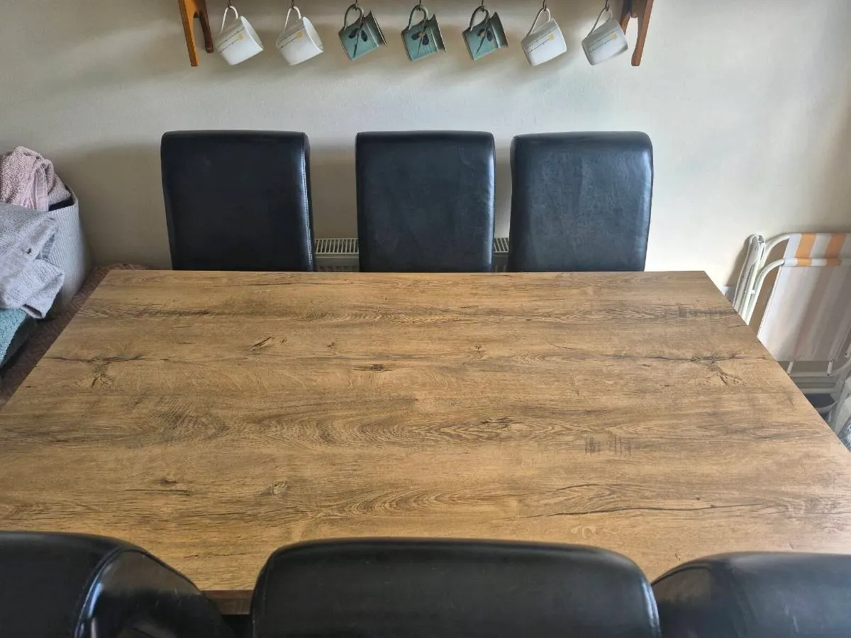 Dining table & 6 dining chairs - Image 1