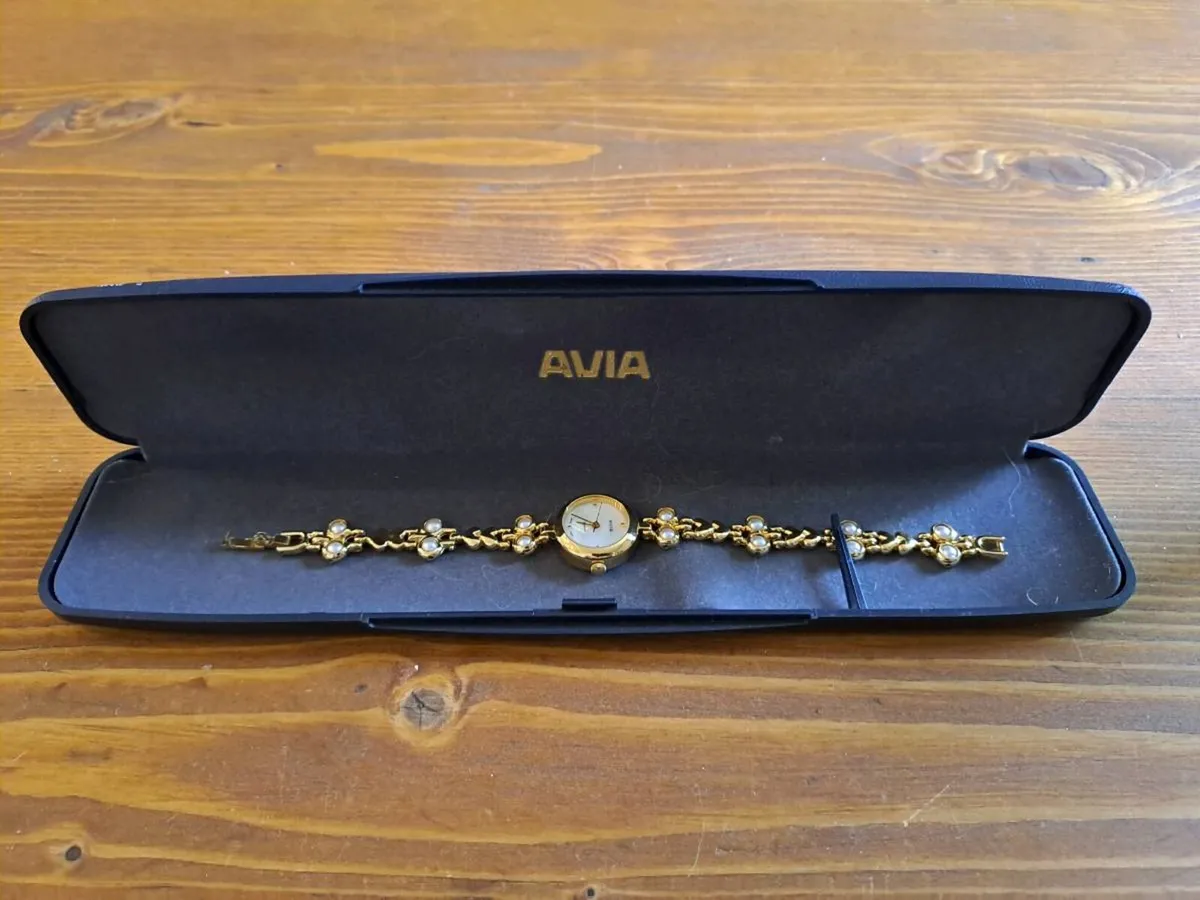 Vintage AVIA Ladies Bracelet Watch - Image 1