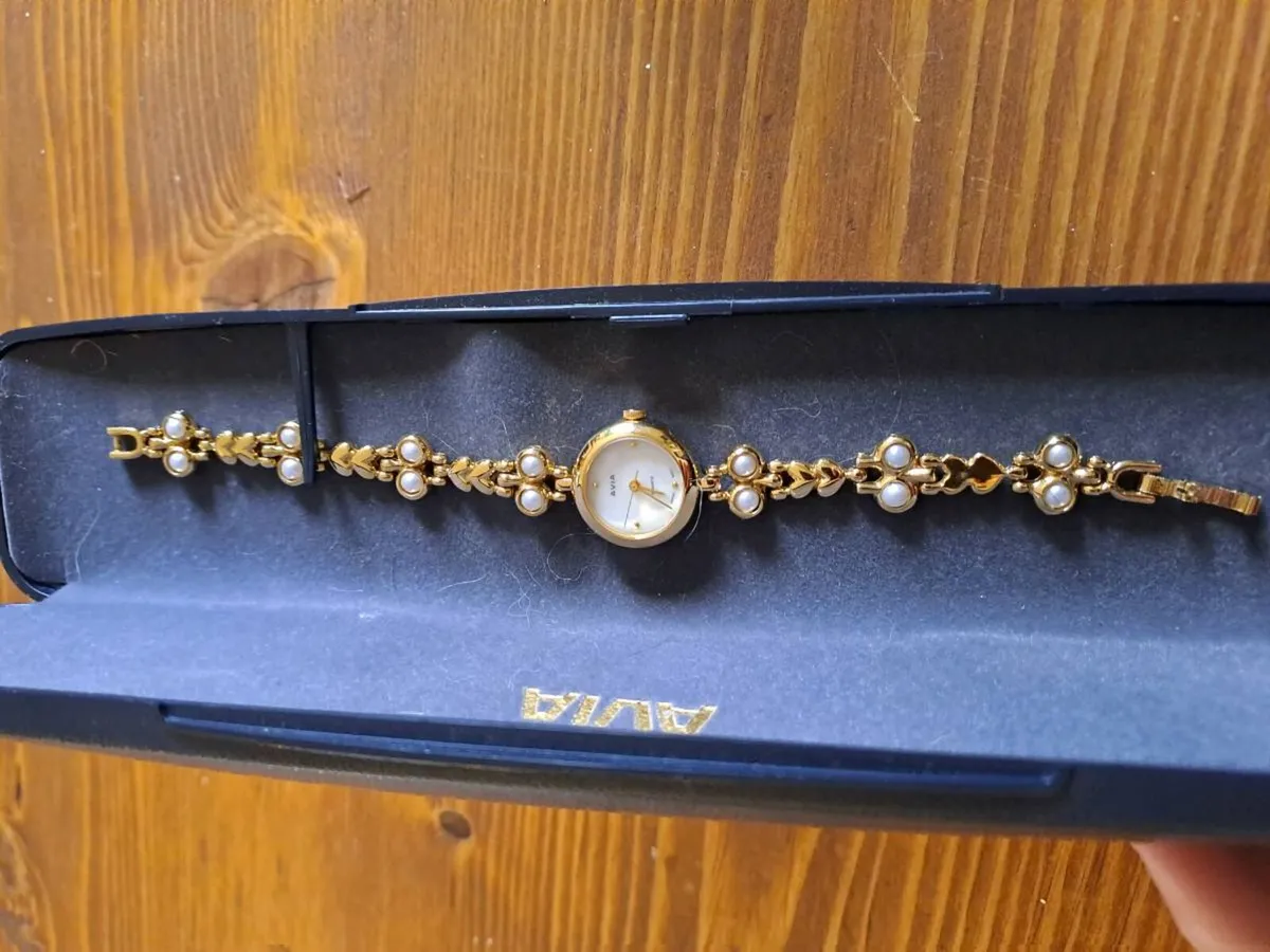 Vintage AVIA Ladies Bracelet Watch - Image 2