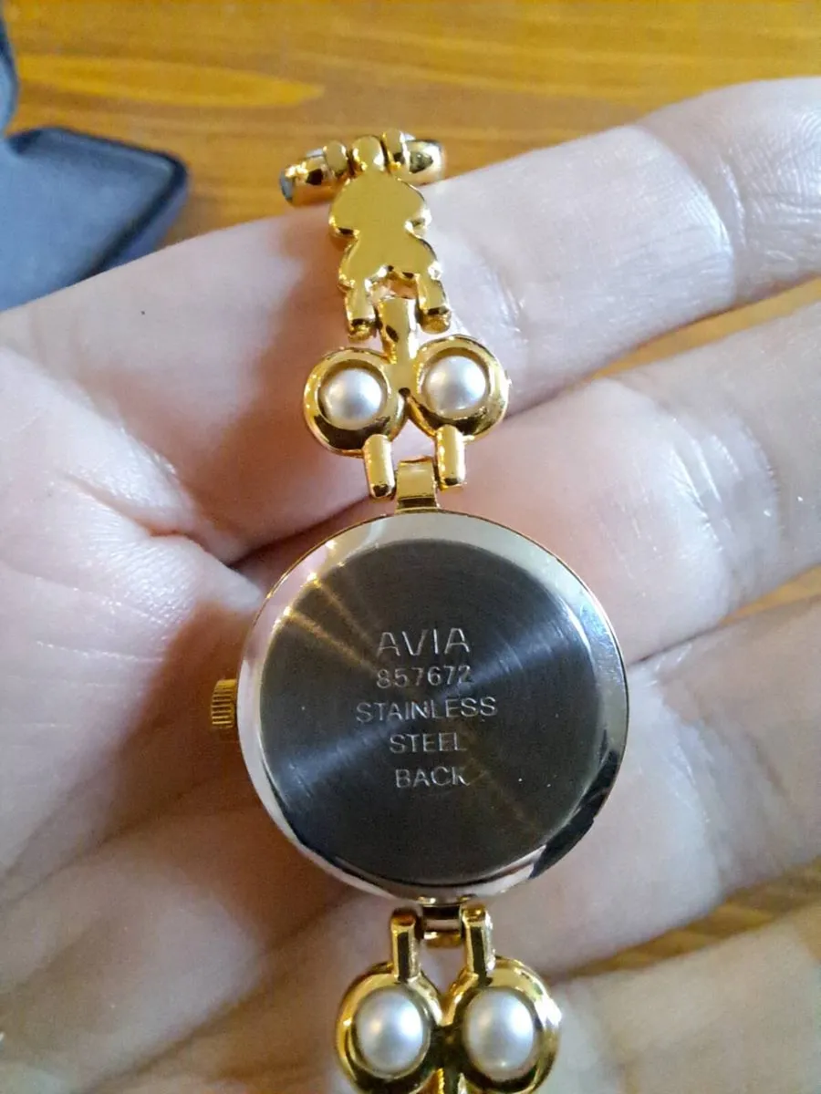 Vintage AVIA Ladies Bracelet Watch - Image 4