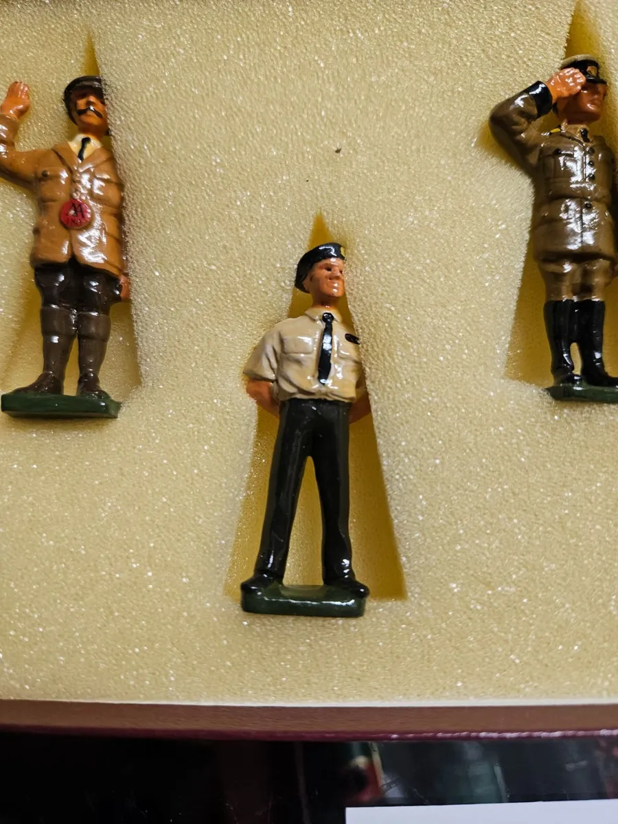 Corgi Gord Models AA Figures - Image 4