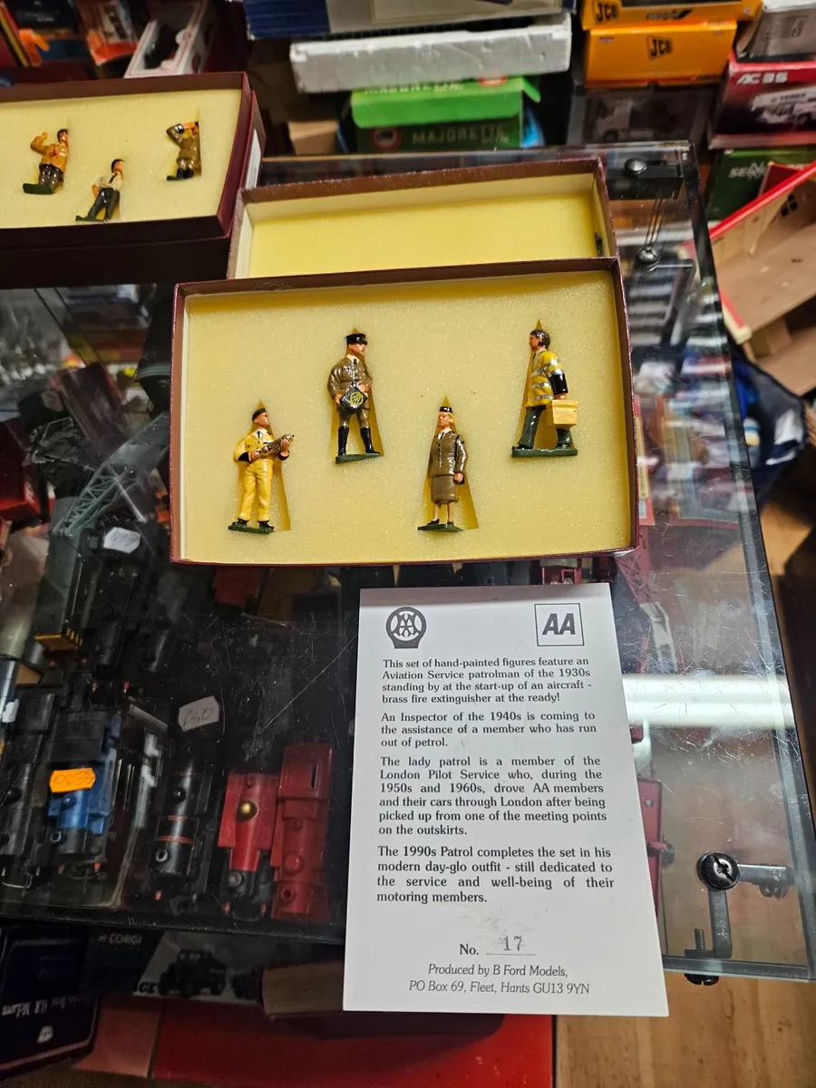 Corgi Ford Models AA Figures - Image 1