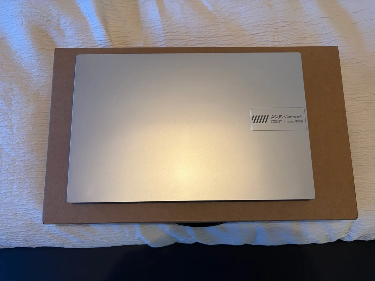 Asus Vivobook e1504f - Image 2