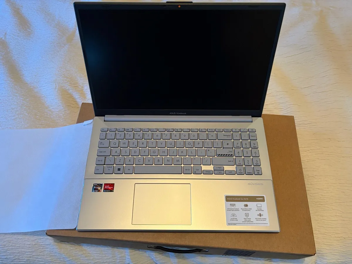 Asus Vivobook e1504f - Image 1