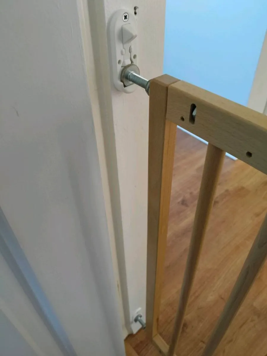 Babydan wooden baby gate - Image 3
