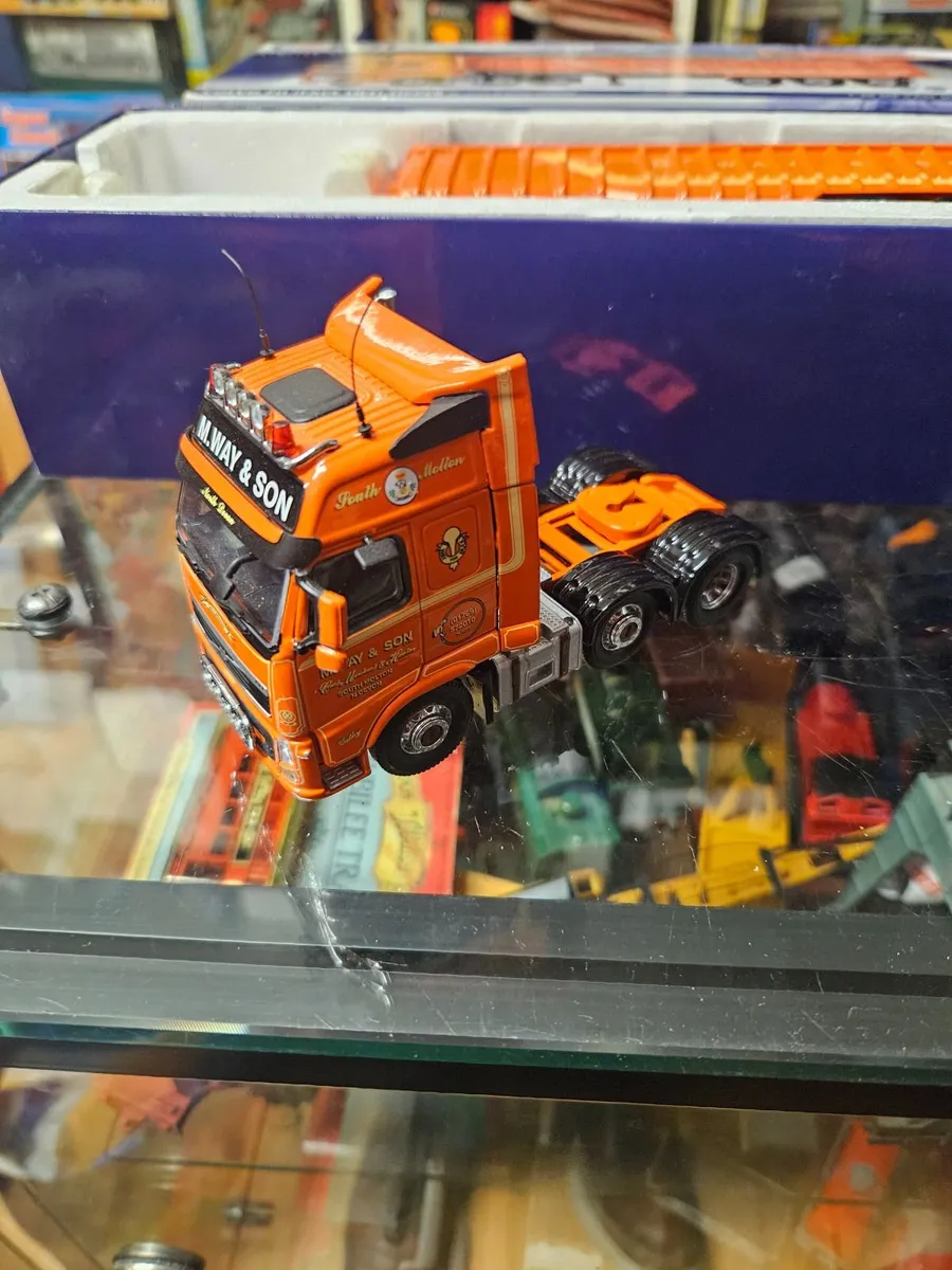 Corgi Volvo Tractor Unit and Bulk Tipper Trailer - Image 3