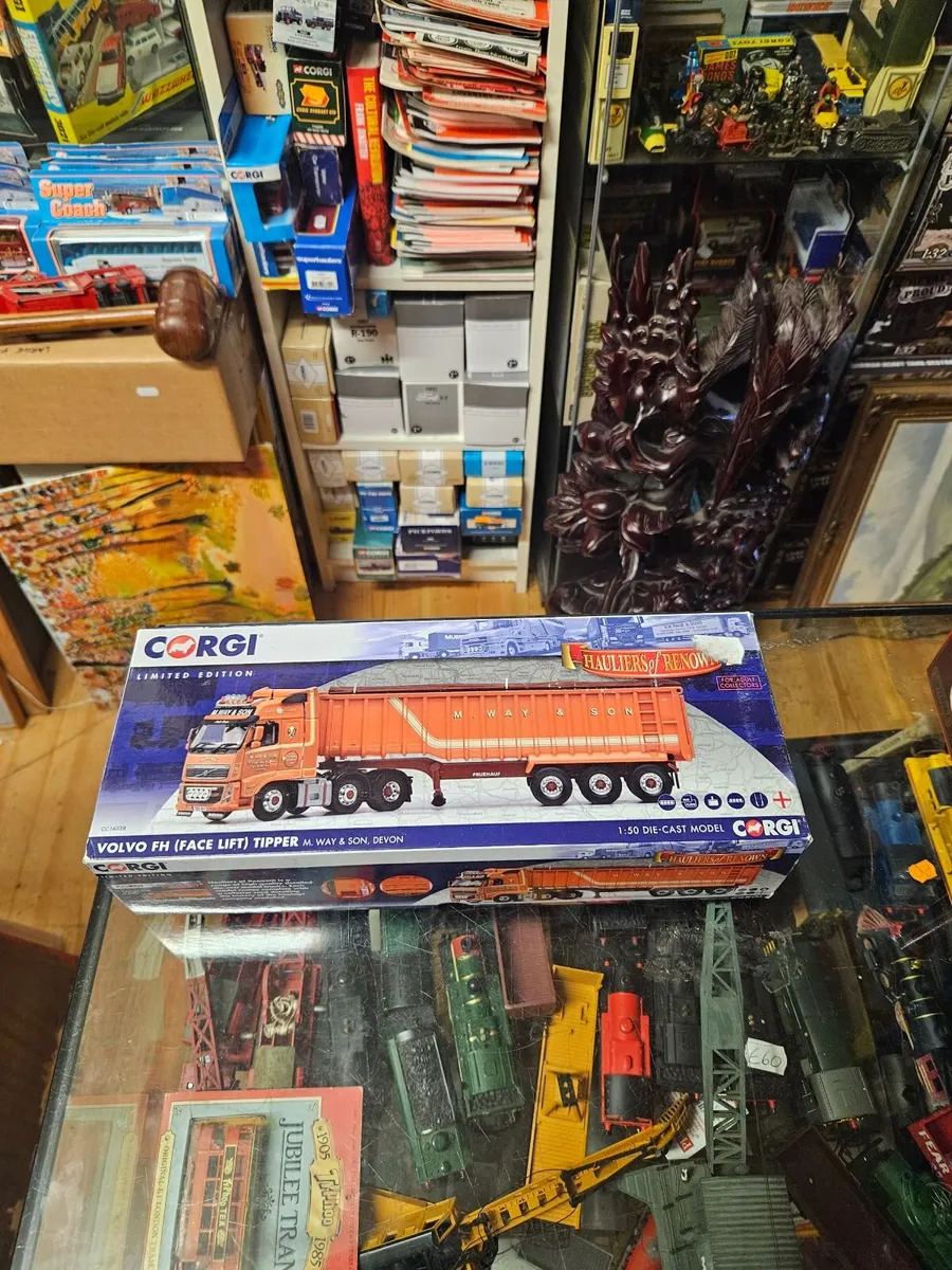 Corgi Volvo Tractor Unit and Bulk Tipper Trailer - Image 1