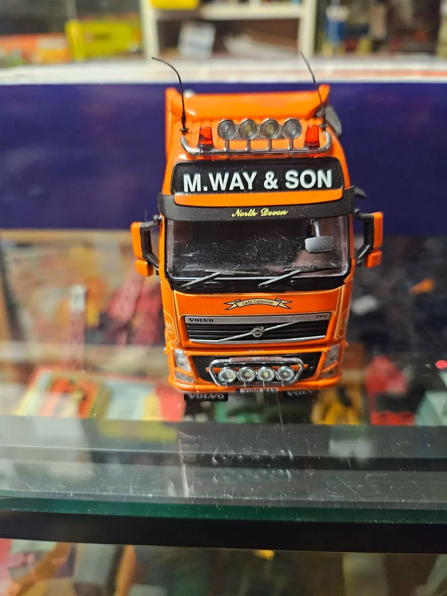 Corgi Volvo Tractor Unit and Bulk Tipper Trailer - Image 4