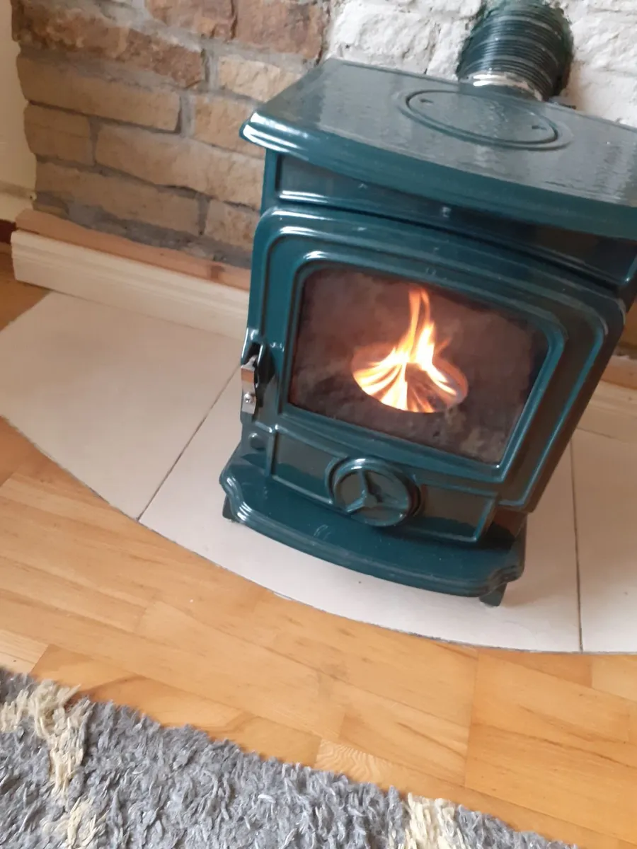 Stanley Oil Stove - Image 1