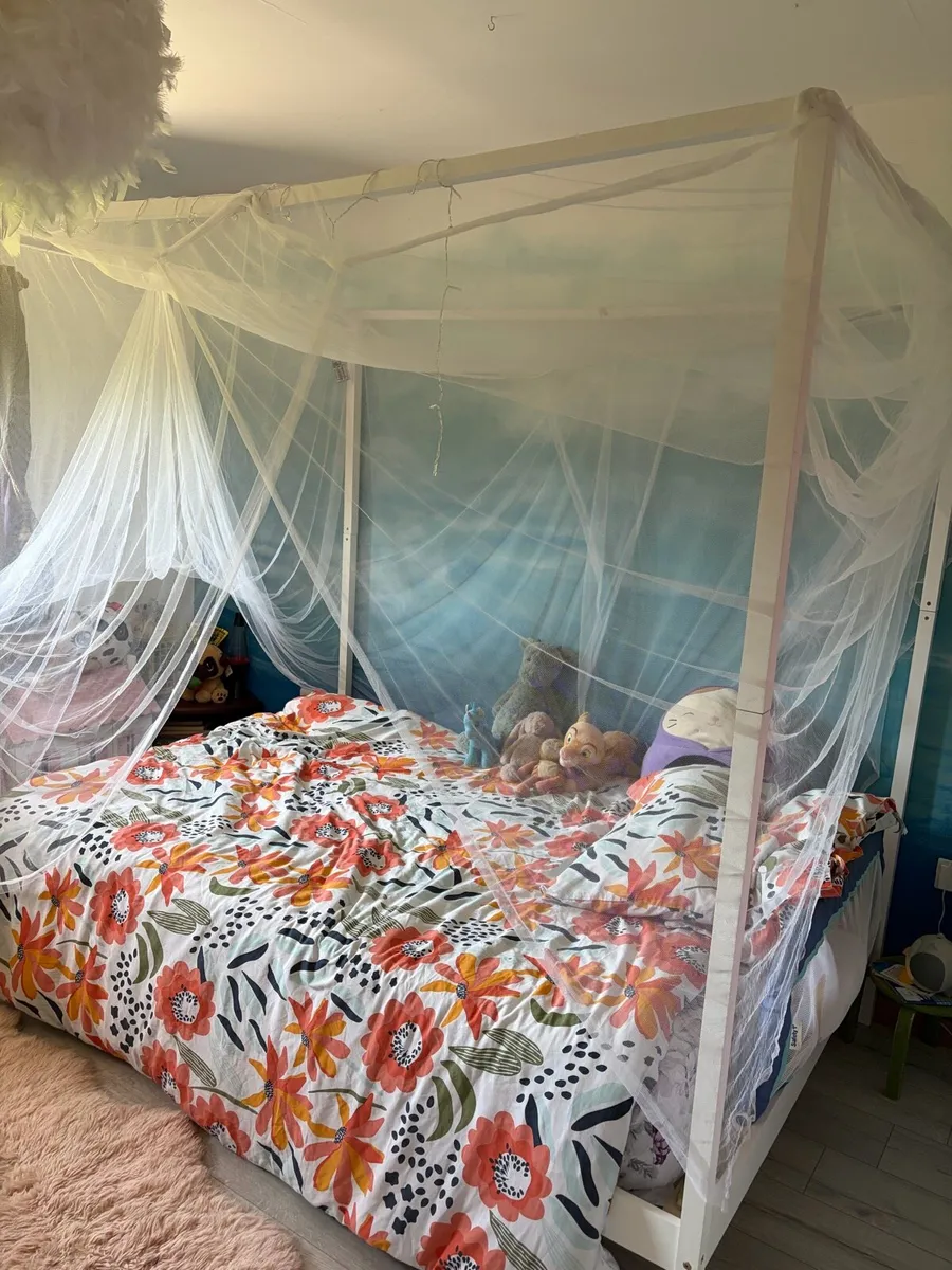 Canopy double bed - kids - Image 1