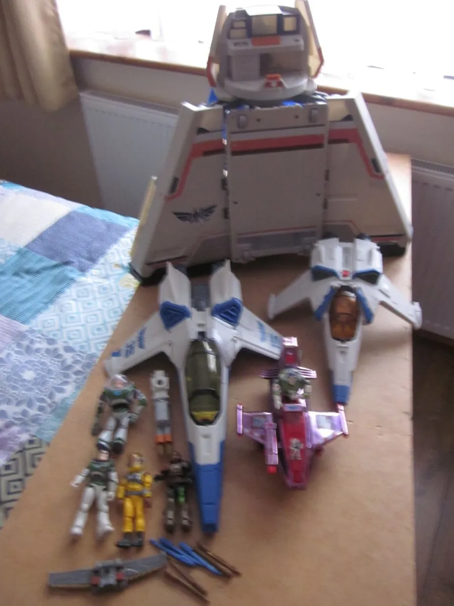 Disney Lightyear UltimateStar Command Base Playset - Image 1