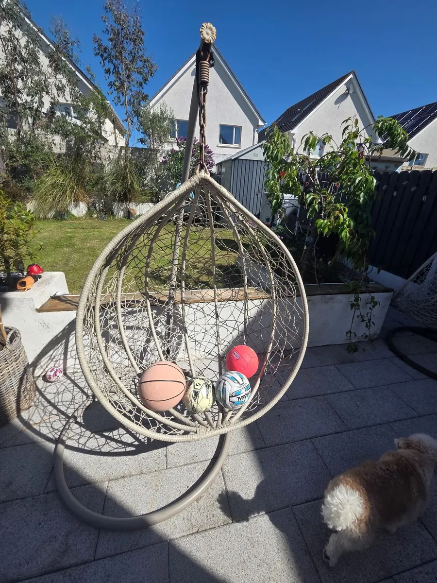 Egg swing chairs - Image 1