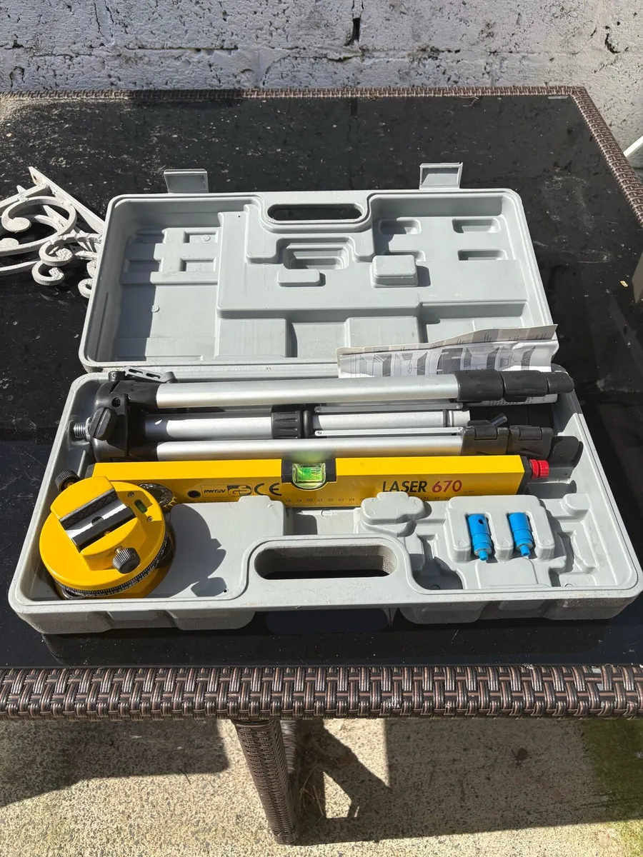 Laser level