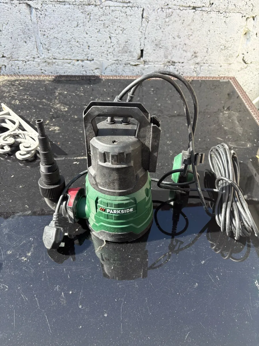Submersible pump