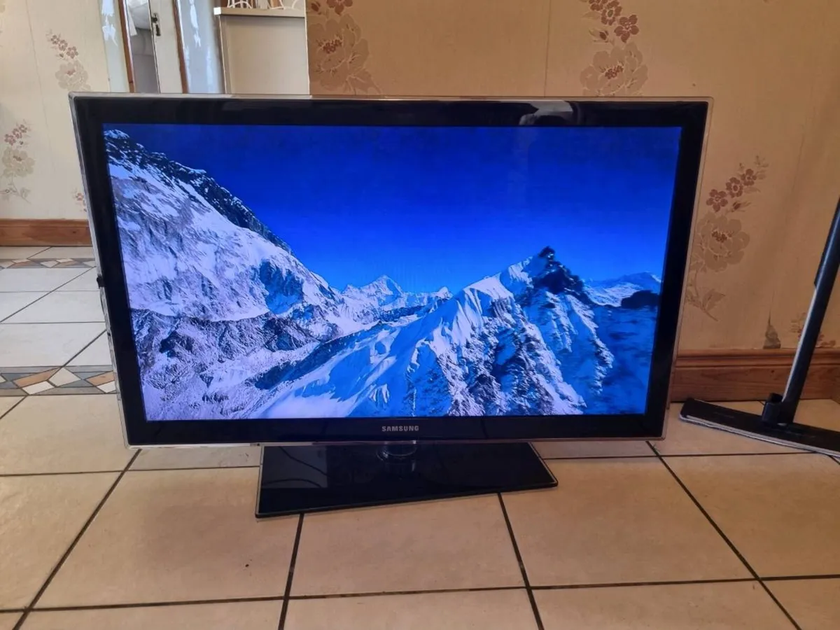 49inch Samsung TV hdmi compatible with remote NOT - Image 3