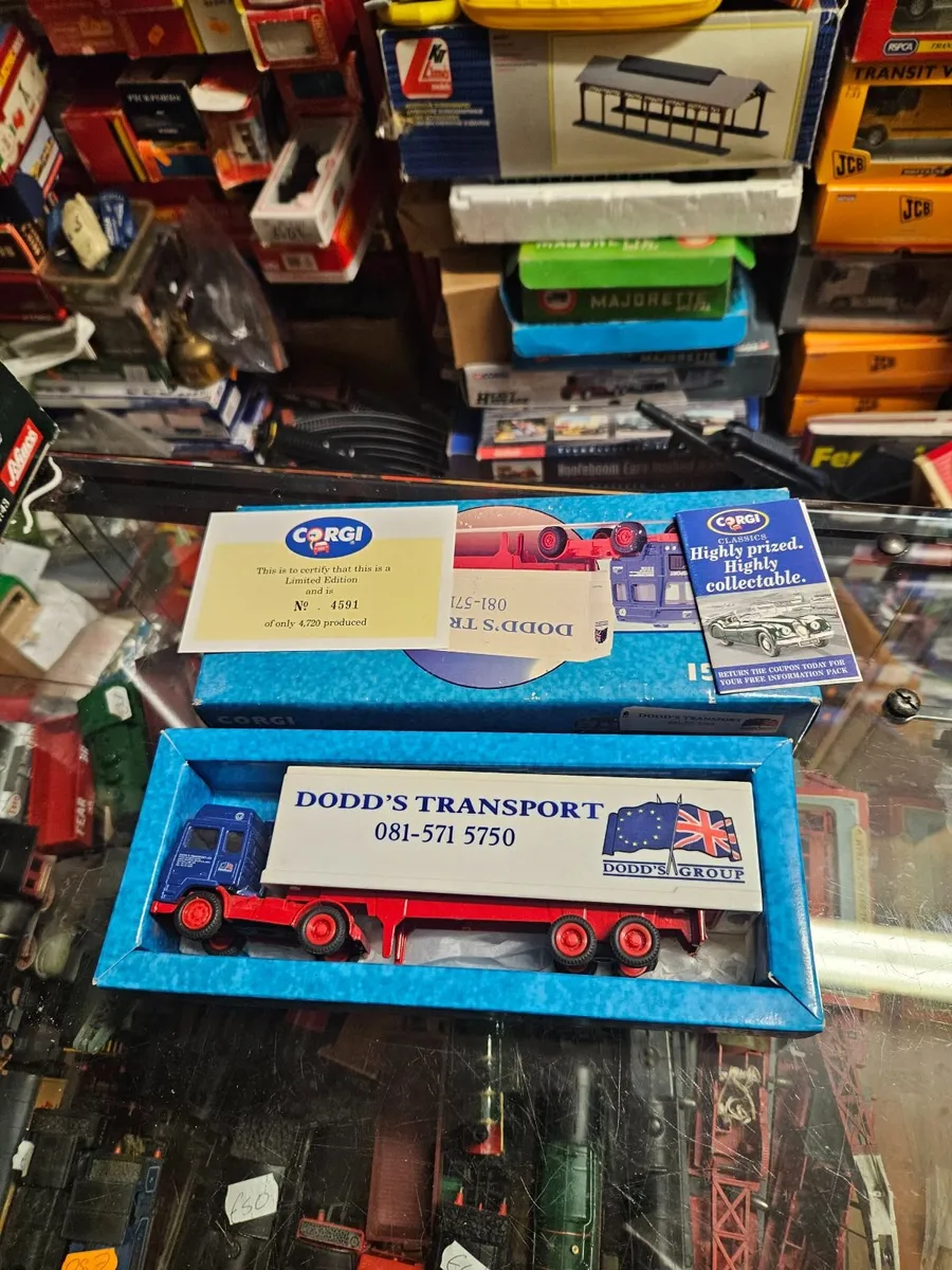 Corgi Volvo Tractor Unit and Trailer - Image 1