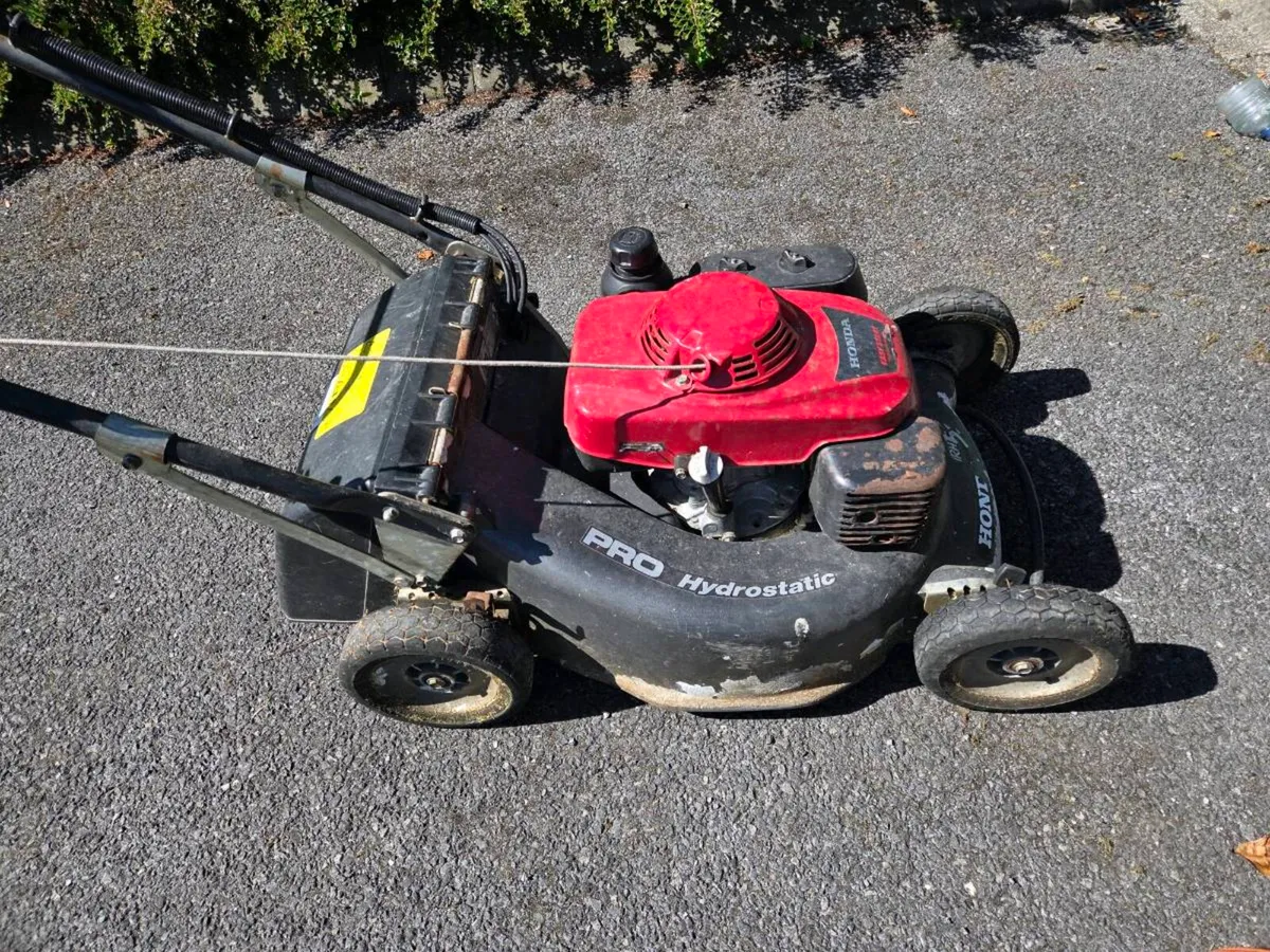 Honda HRH536 Self propelled Lawnmower - Image 1