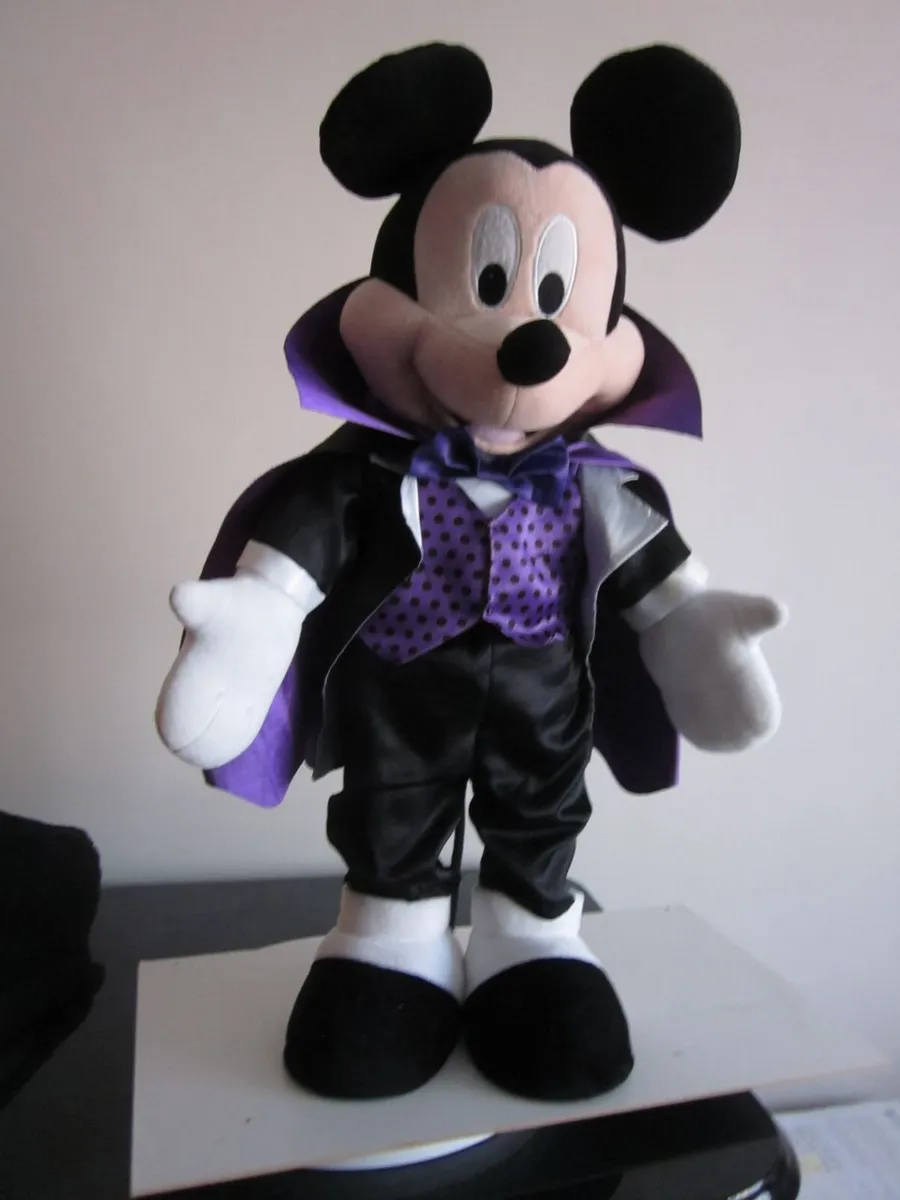 Disney Mickey Mouse Vampire 24" Halloween Porch - Image 1